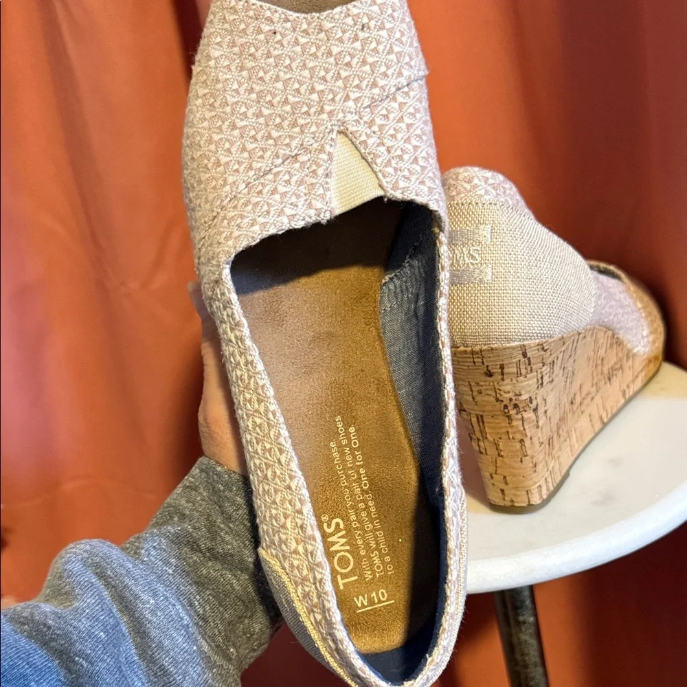 Toms Textured Tan Wedges - Picture 5 of 7